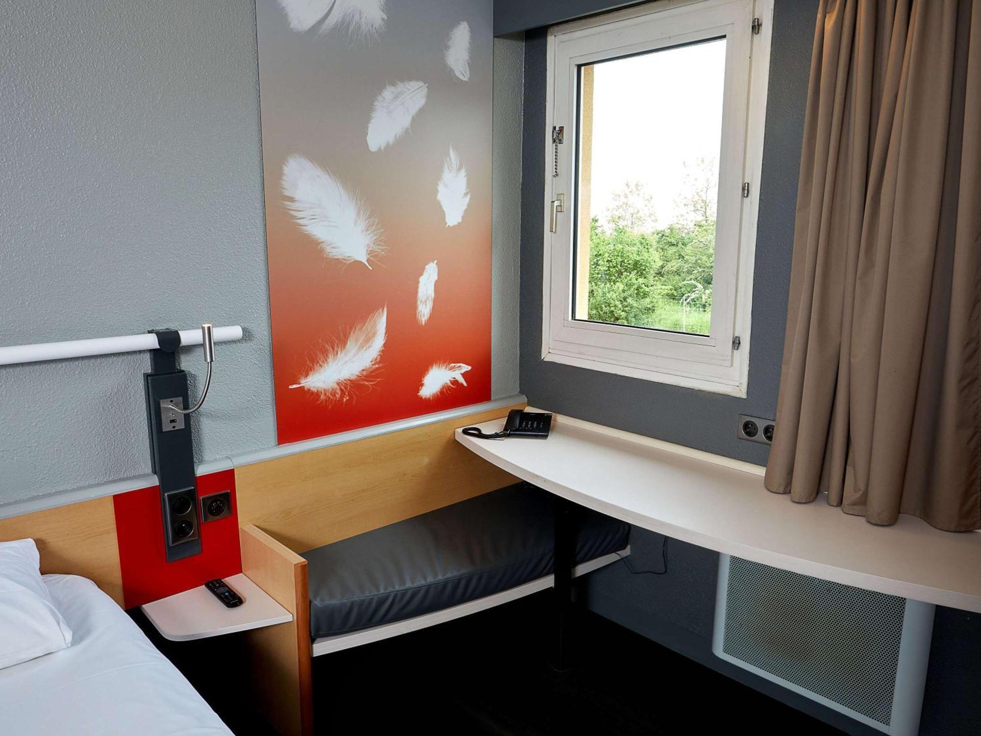 Hotel Ibis Auxerre Sud Venoy Esterno foto