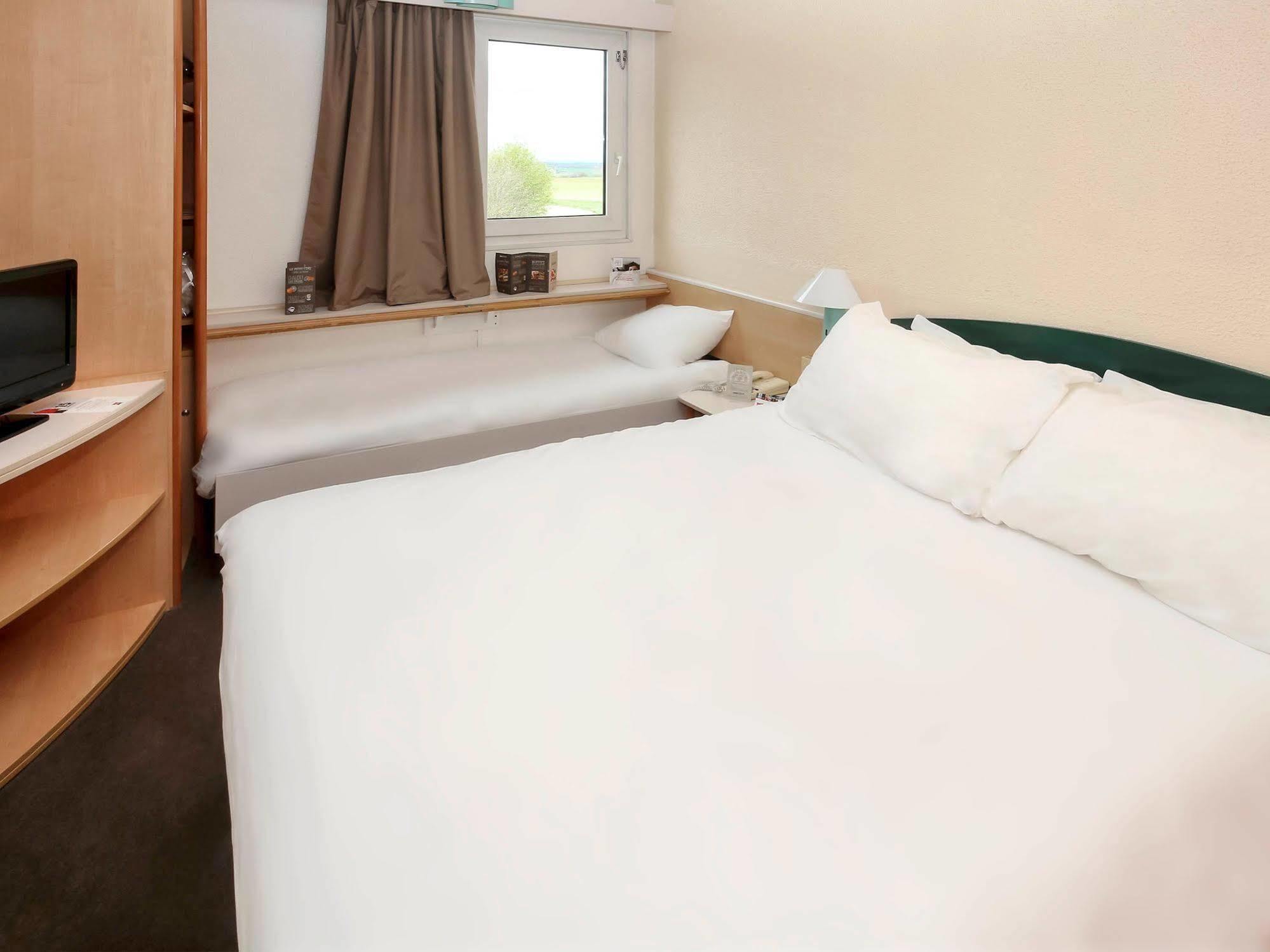 Hotel Ibis Auxerre Sud Venoy Esterno foto